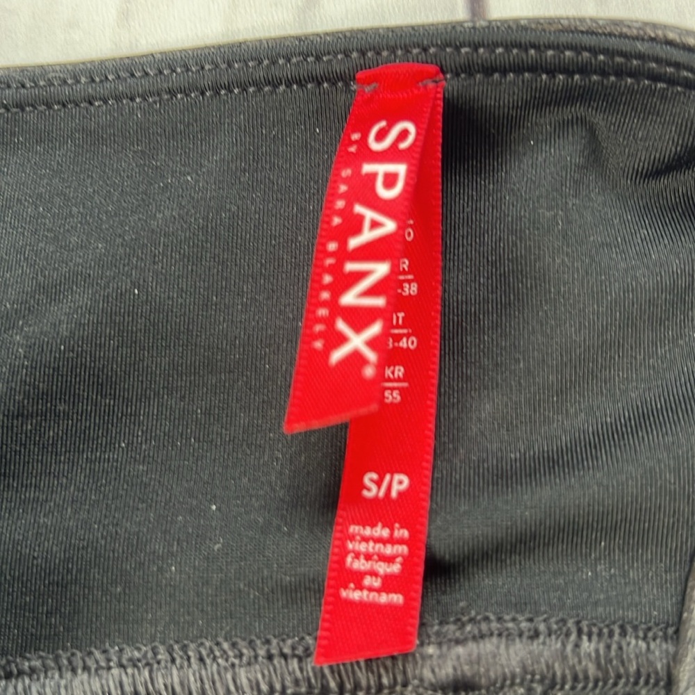 SPANX Black Faux Leather Leggings Women’s Size: Small Shapewear Shiny - Picture 4 of 7